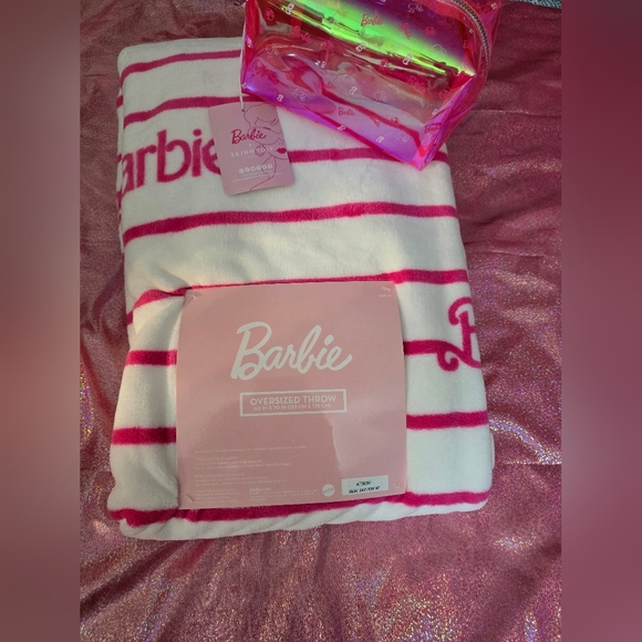 Barbie Bundle! Oversized throw and cosmetic bag! NWT! - Picture 4 of 14
